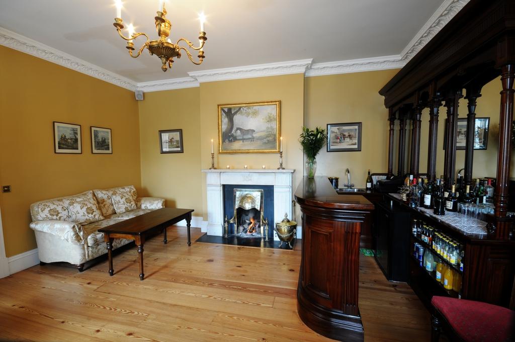 ホテル Ashbrook Arms Townhouse And Restaurant ダロウ エクステリア 写真