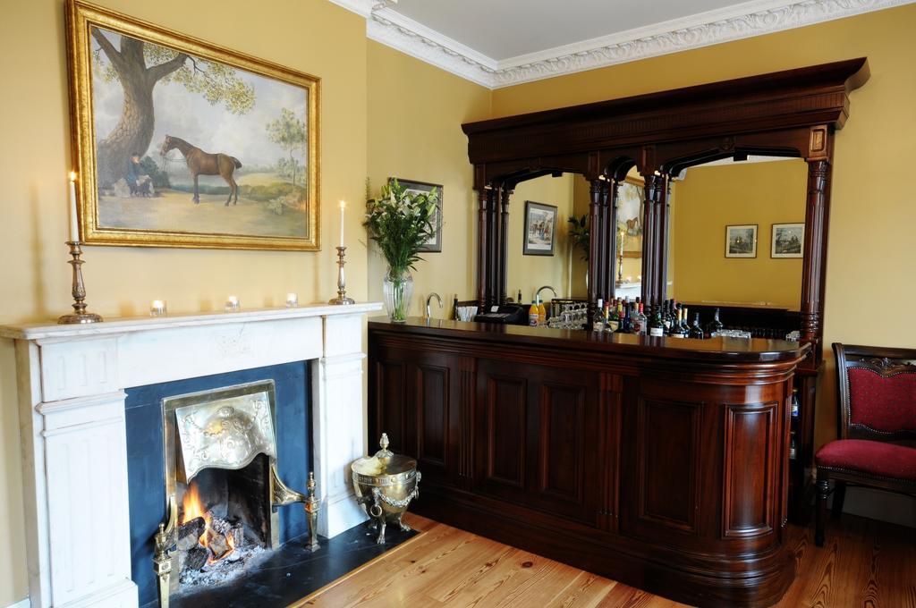 ホテル Ashbrook Arms Townhouse And Restaurant ダロウ エクステリア 写真